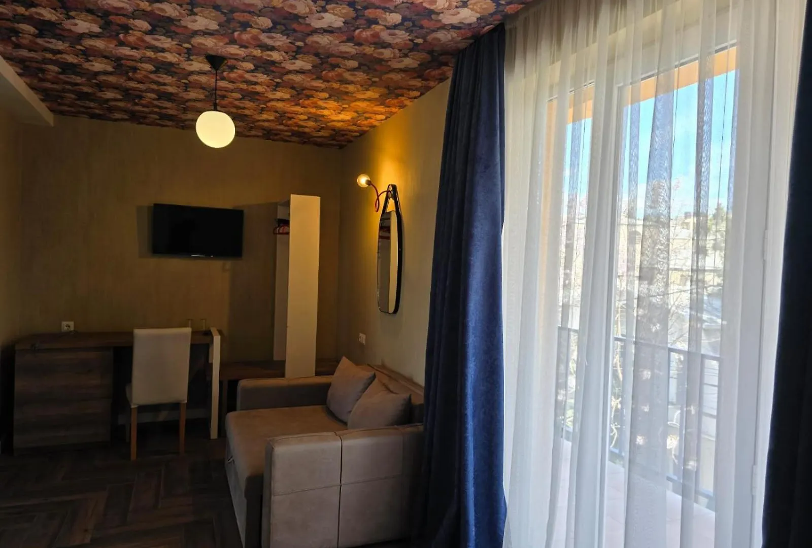 ***  Hotel Nutsa In Old Tbilisi Georgia