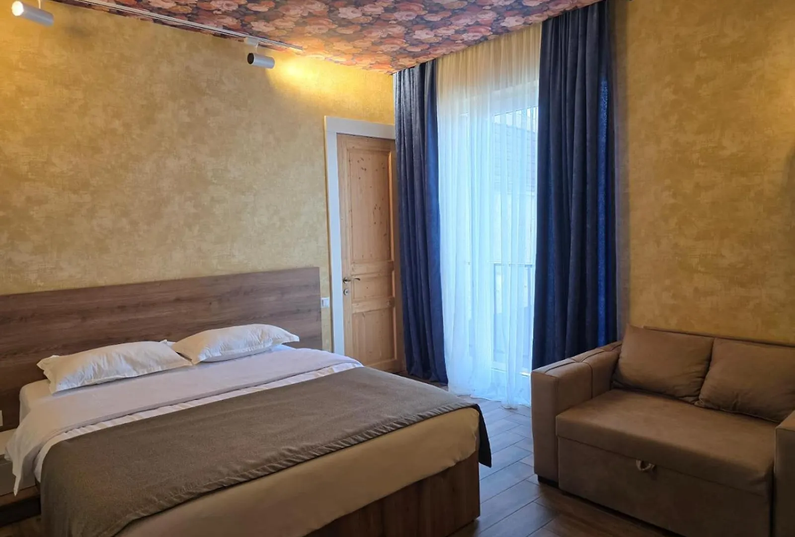 Hotel Nutsa In Old Τυφλίδα