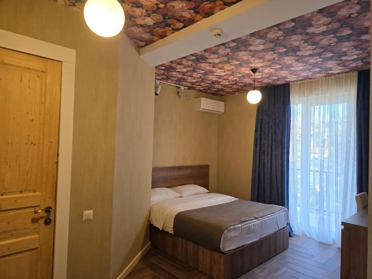 Hotel Nutsa In Old Τυφλίδα